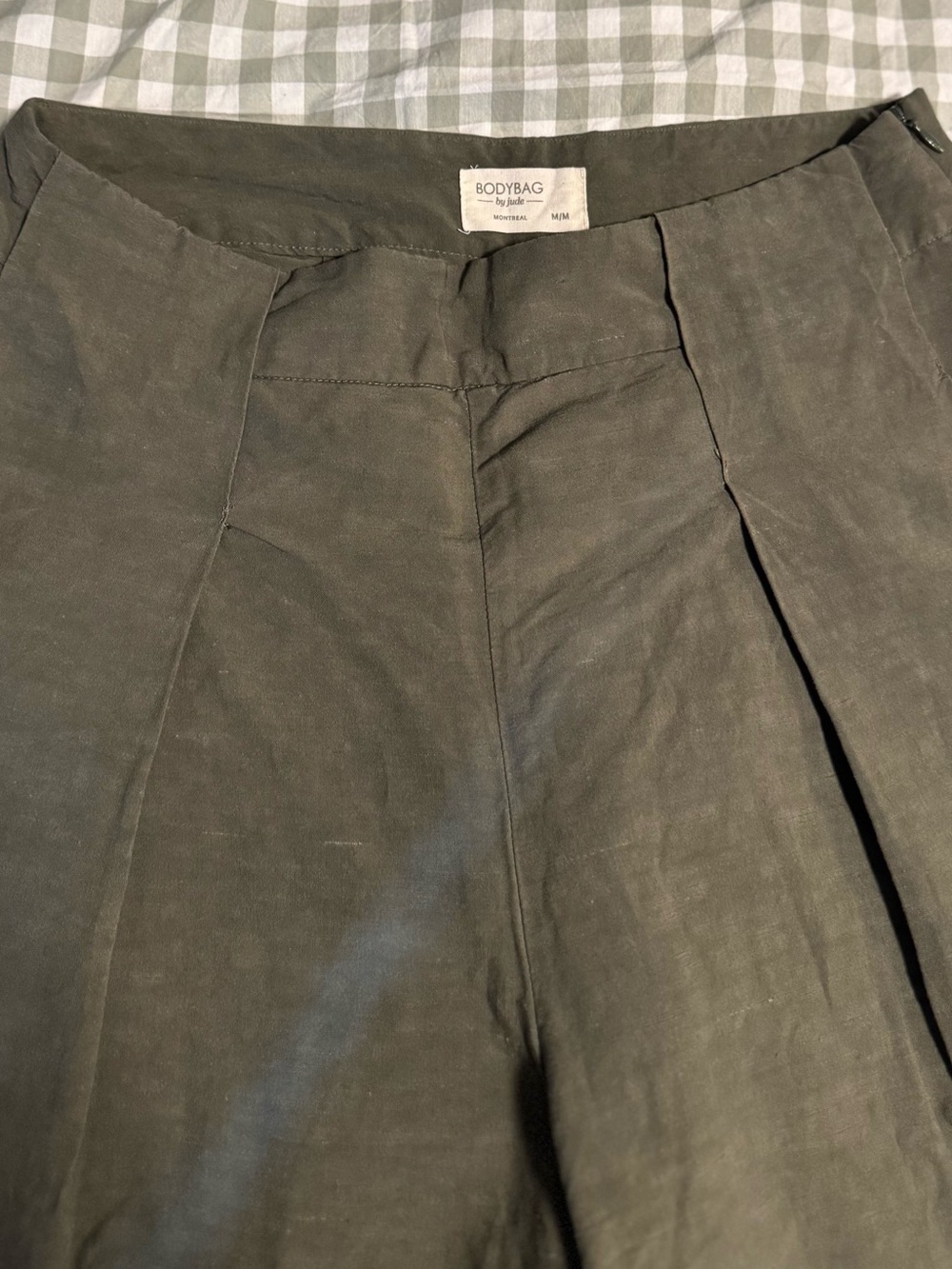 Olive green, barrel leg linen blend pants